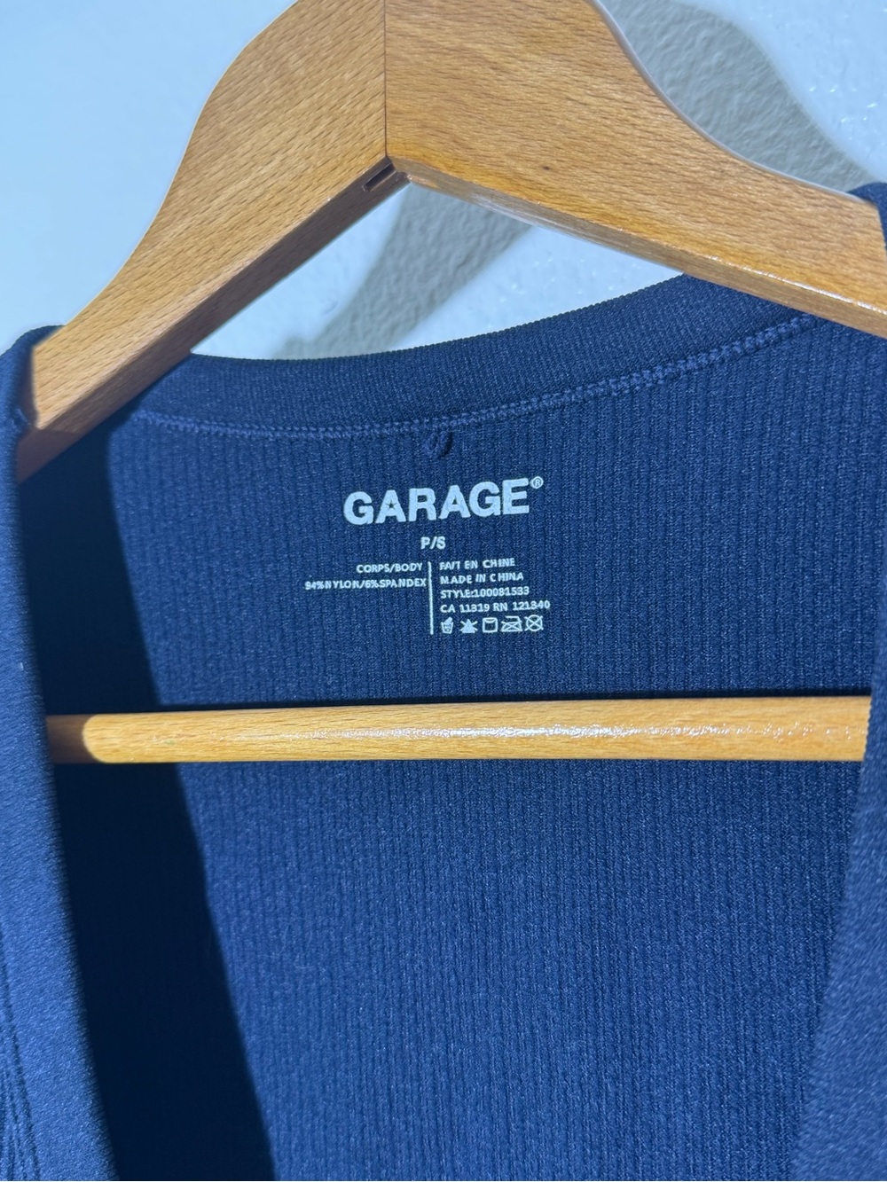 Garage Navy Blue Ribbed Crop Top Deep V-Neck Short Sleeve Small 100081533 - Picture 2 of 2